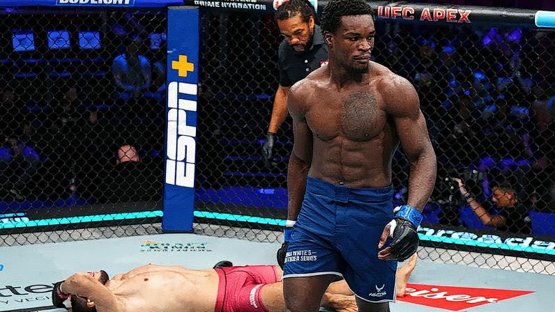 Pinas apagou brasileiro e conseguiu contrato com o UFC (Foto: Repodução X ufc)
