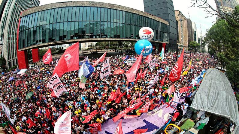 Mais de 42 mil pessoas participaram dos atos na Avenida Paulista. Foto: Paulo Pinto/Agência Brasil
