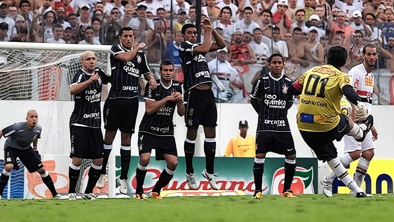 Rogério Ceni marcou o 100º gol de sua carreira em clássico contra o Corinthians • Divulgação/São Paulo