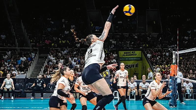 Flamengo na Superliga feminina (Foto: Hermes de Paula/CRF)