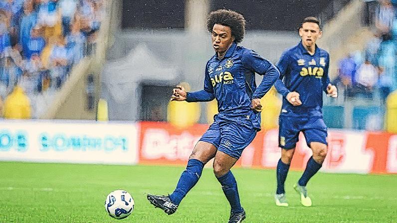 Willian em ação com a camisa do Grêmio • FOTO: LUCAS UEBEL/GREMIO FBPA