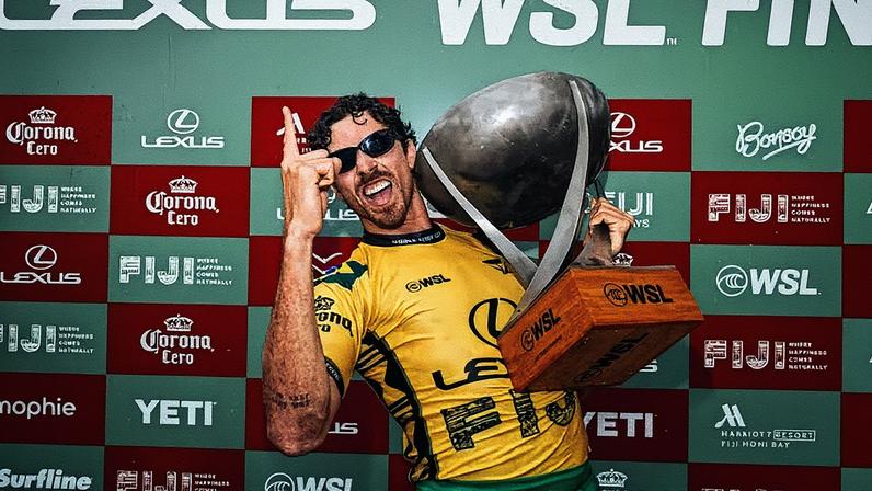 Yago Dora comemora título da WSL pela primeira vez na carreira. Foto: Ed Sloane/WSL