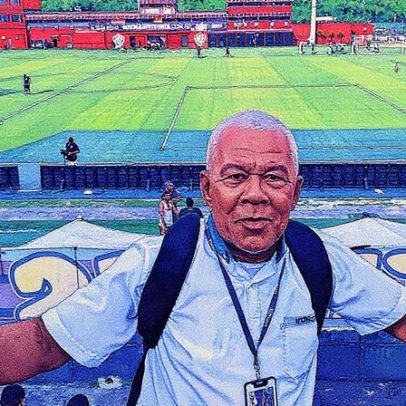 Torcedor do Vitória viraliza ao demonstrar amor ao clube
