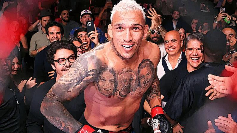 Charles "do Bronxs" Oliveira comemora com a torcida após a vitória sobre Mateusz Gamrot na luta principal do UFC Rio. (Foto por Ed Mulholland/Zuffa LLC)