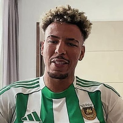 Ex-Vasco brilha no começo da temporada e vira artilheiro do Português