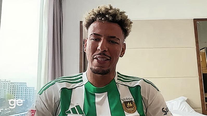 Após rápida passagem pelo Vasco, Clayton Silva vive fase goleadora em Portugal — Foto: Ângelo Moreira