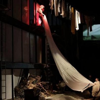 Palco e plateia se fundem na estrutura do Oficina, teatro experimental de SP