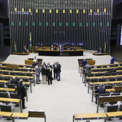 Câmara aprova urgência para punir falsificação de bebidas como crime hediondo