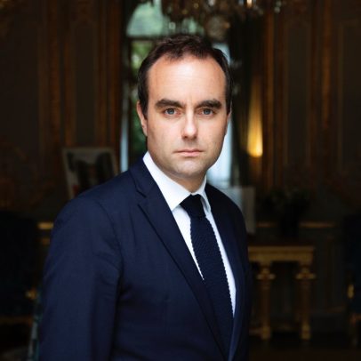 Premiê francês renuncia logo após formar o gabinete