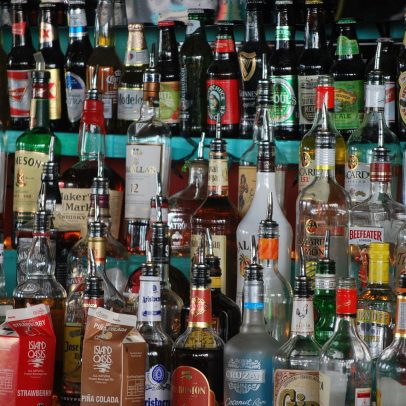 Perícia confirma adulteração com metanol em bebidas apreendidas em SP