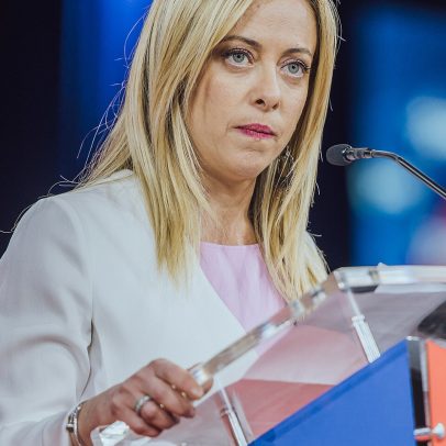 Partido de Meloni propõe proibição da burca em locais públicos na Itália