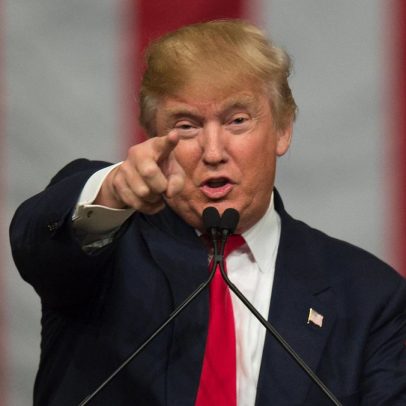 Trump amplia ofensiva contra democratas e ameaça prisão de líderes em Chicago