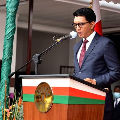 Presidente de Madagascar foge após perder apoio de unidade militar-chave