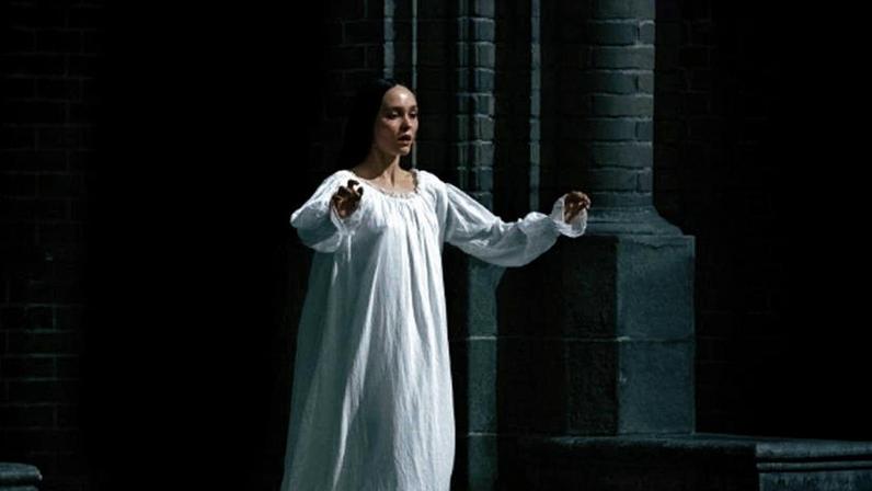 Cena do filme 'Nosferatu' com Lily-Rose Depp, que será exibido no UCI Day Terror e no Cinesystem Frei Caneca