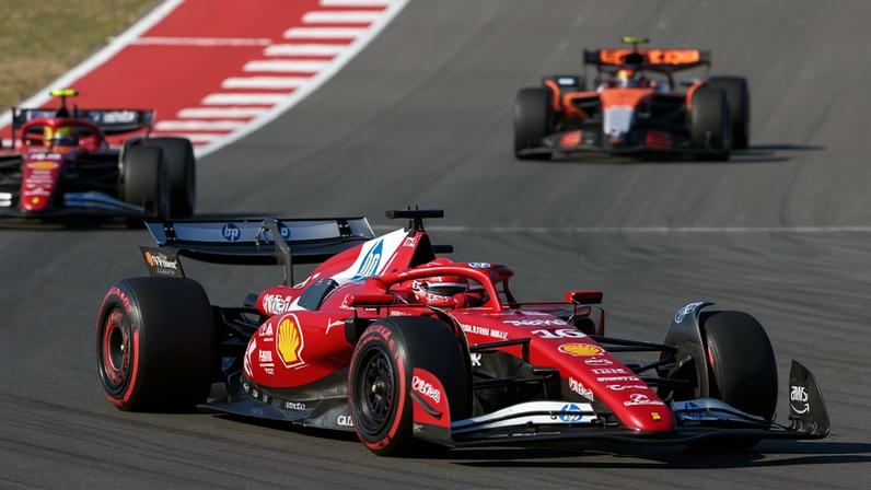 O piloto monegasco da Ferrari, Charles Leclerc, compete durante o Grande Prêmio de Fórmula 1 dos Estados Unidos no Circuito das Américas em Austin, Texas, em 19 de outubro de 2025