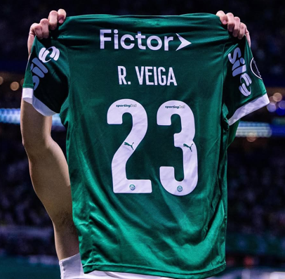 Veiga agradece apoio da torcida e diz não pensar em deixar o Palmeiras