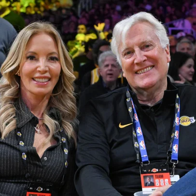 Lakers são vendidos por US$ 10 bilhões e batem recorde de transação na NBA