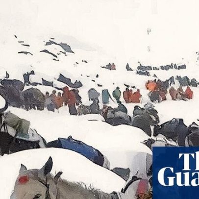 Hikers no Everest relatam condições extremas enquanto resgate prossegue