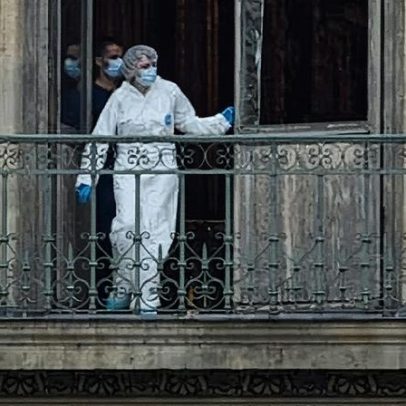 Roubo ao Louvre aumenta pressão sobre o governo francês por segurança do museu