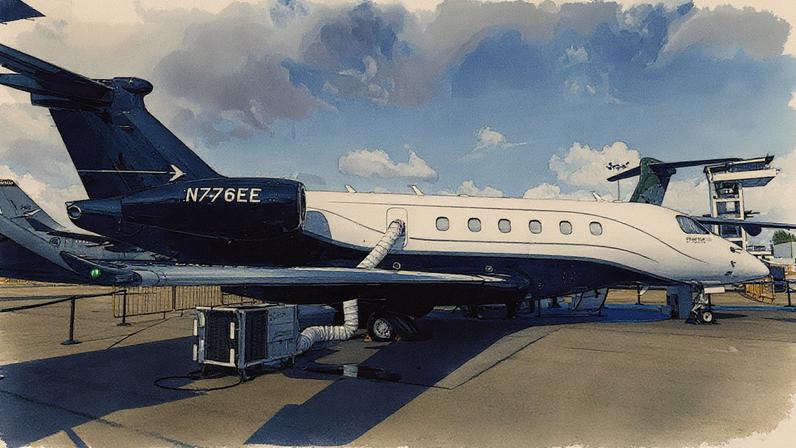 Embraer pode enfrentar atrasos e cancelamentos de pedidos por tarifas, diz CEO | Produtos e peças de aeronaves foram isentas de tarifas mais altas impostas ao Brasil, mas a empresa pode ter problemas no médio prazo, disse Francisco Gomes Neto em entrevista à Bloomberg Television (Foto: SeongJoon Cho/Bloomberg)