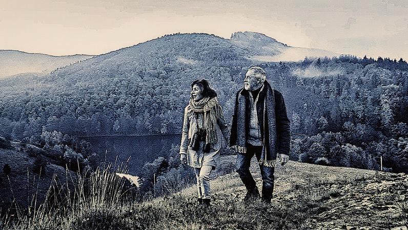 15 Cozy Fall Date Ideas for You and Your Spouse