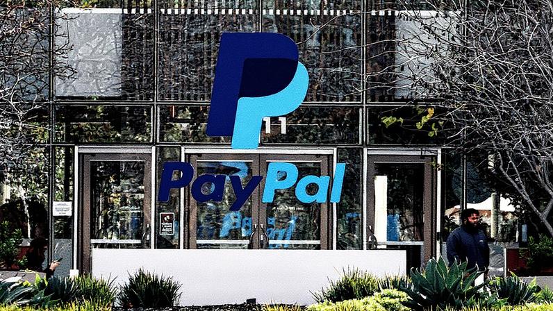 PayPal firma acordo com a OpenAI de olho em compras online e eleva guidance do ano | As ações do PayPal, que haviam caído quase 18% este ano até segunda-feira, subiram 14% no início do pregão de Nova York. (Foto: Justin Sullivan/Getty Images)
