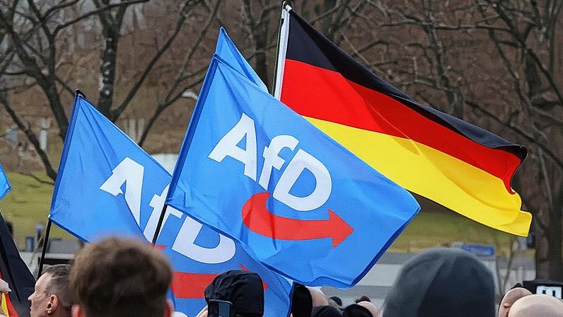 Even criticism of far-right positions by mainstream politicians lends attention and credibility to them, say the researchers.
