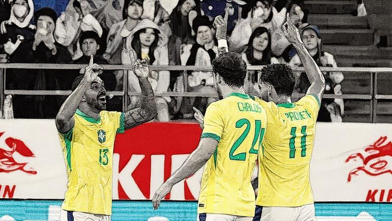 Paulo Henrique comemora gol marcado pelo Brasil (Foto: Yuichi Yamazaki/AFP)