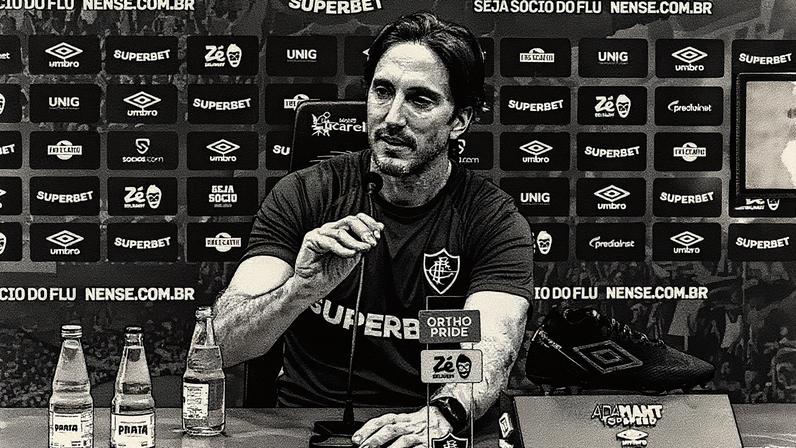 Zubeldía em coletiva pelo Fluminense (FOTO: LUCAS MERÇON / FLUMINENSE F.C.)