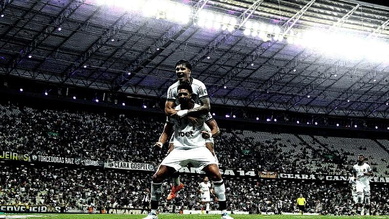 Chris Ramos e Correa comemorando gol do Botafogo (Foto: Vítor Silva/Botafogo)