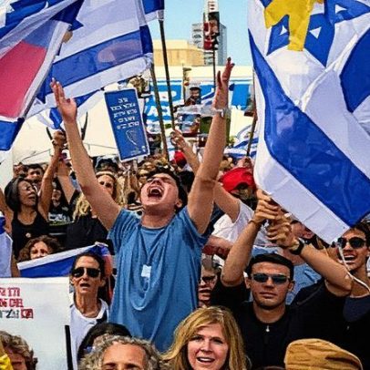 Israelenses e palestinos celebram cessar-fogo enquanto Trump promete nova paz