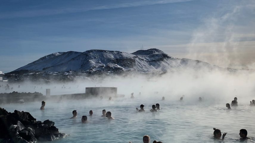Vulcão Eyjafjallajokull em erupção: vento leva cinzas e fumaça para o restante da Europa