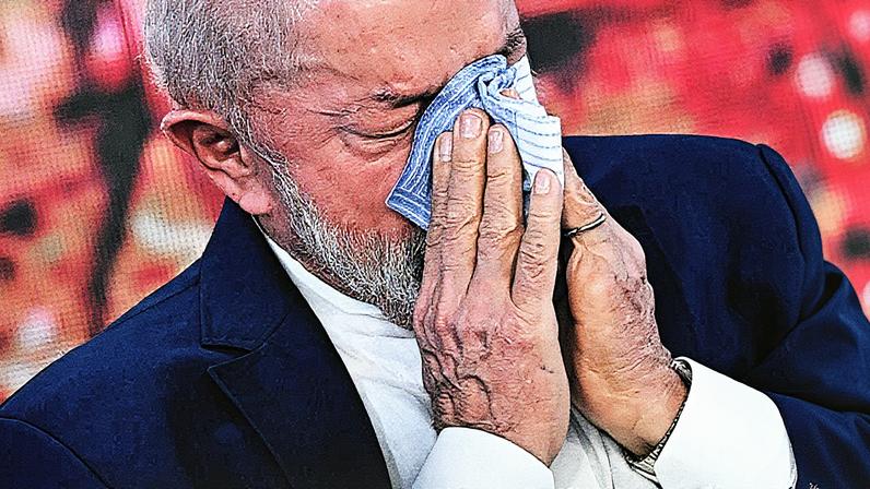 Mesmo com divergências entre registro de nascimento e data celebrada pela família, Lula é, agora, o presidente mais velho em exercício. (Foto: André Borges/EFE)