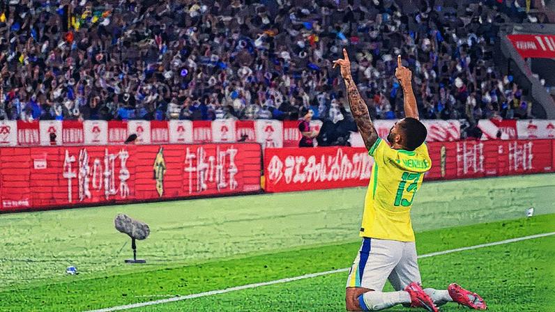 Paulo Henrique comemora gol marcado pelo Brasil (Foto: Yuichi Yamazaki/AFP)