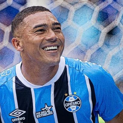 Carlos Vinícius faz triplete e Grêmio vence Juventude em casa pelo Brasileirão