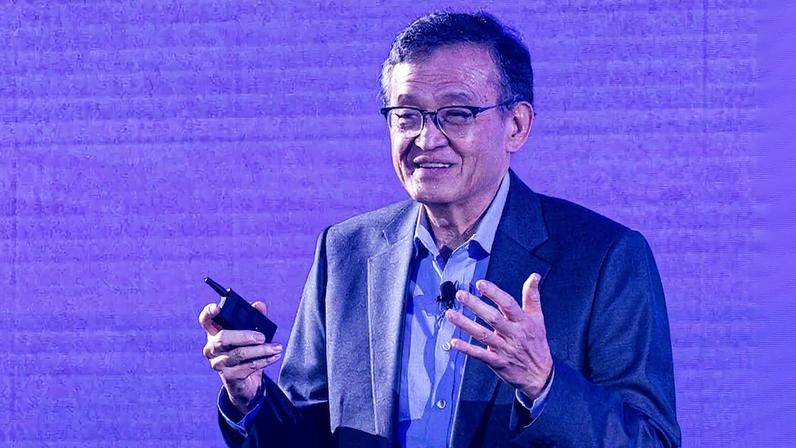CEO da Intel mira voltar ao topo com foco em IA. Mas investidores cobram resultados | Os investidores ainda aguardam para ouvir detalhes concretos sobre os planos da empresa.