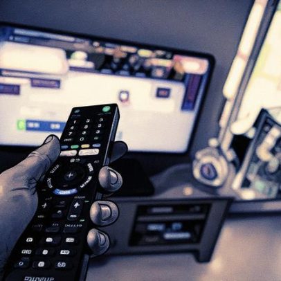 Guia mostra como escolher a melhor tv até 2.500 reais em 2025