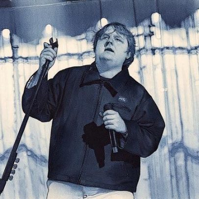 Lewis Capaldi faz versão de Still Into You da Paramore no BBC Live Lounge