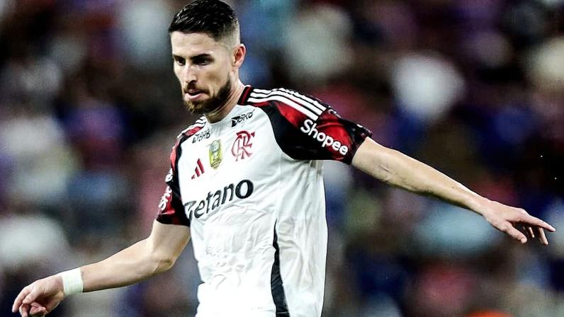 Jorginho em ação pelo Flamengo contra o Fortaleza (Foto: Gilvan de Souza/Flamengo)