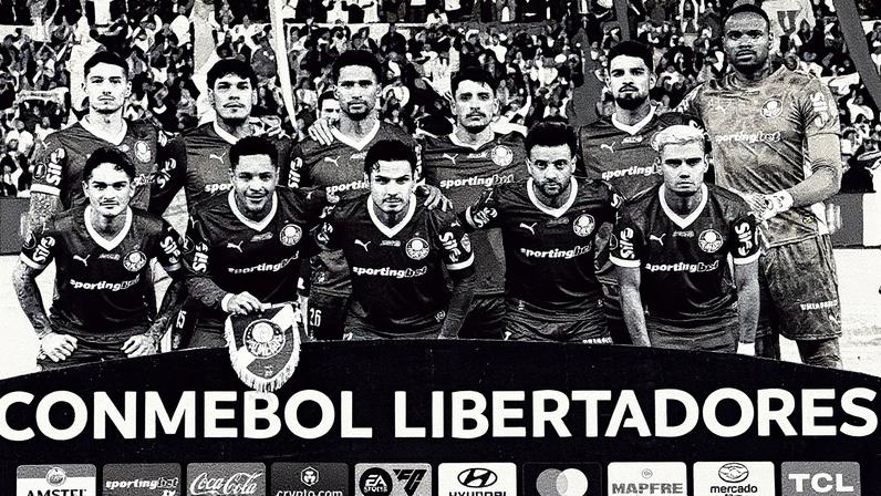 Jogadores do Palmeiras antes de jogo de ida da semifinal da Libertadores, contra a LDU, em Quito (Foto: Rodrigo BUENDIA / AFP)