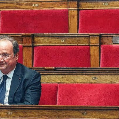 Hollande critica Macron por não ter convicções profundas