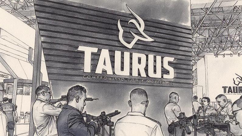 Movimento da Taurus mostra como as tarifas de Trump mudaram o jogo do lobby nos EUA | Estande da Taurus em evento do setor de defesa em 2023: empresa recorreu ao lobista Brian Ballard, alinhado com Trump. (Foto: Maria Magdalena Arrellaga/Bloomberg) (Bloomberg/Maria Magdalena Arrellaga)
