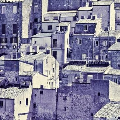 Vida em cidade italiana com casas a 1 euro revela o cotidiano