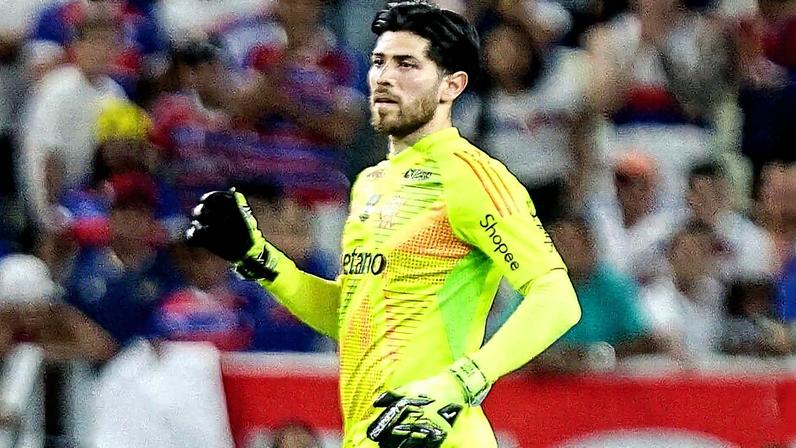 Rossi em ação pelo Flamengo contra o Fortaleza (Foto: Gilvan de Souza/Flamengo)