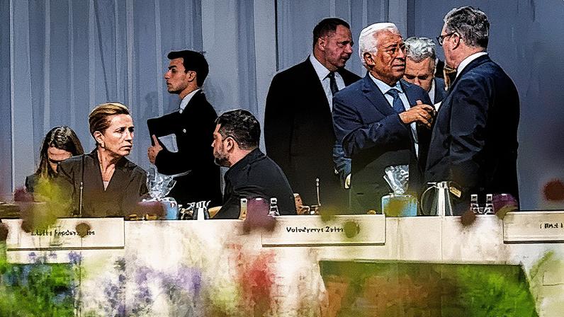 El presidente del Consejo Europeo, António Costa, junto a varios líderes europeos, el jueves en Copenhague. IDA MARIE ODGAARD (EFE)