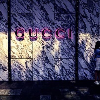 Dona da Gucci vende divisão de beleza à L’Oréal por 4 bi e avança na reestruturação