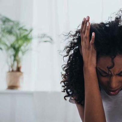 Remédios, capacete de luz e botox: o que é realidade na enxaqueca