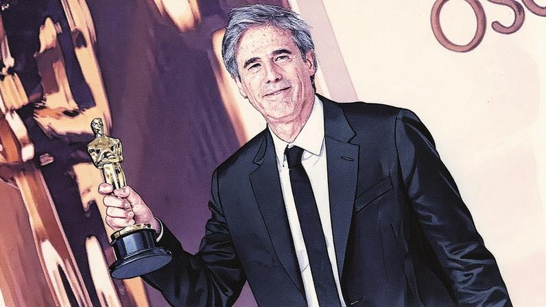 Walter Salles, vencedor do prêmio de Melhor Filme Internacional por “Ainda Estou Aqui”, posa na sala de imprensa durante a cerimônia do Oscar deste ano