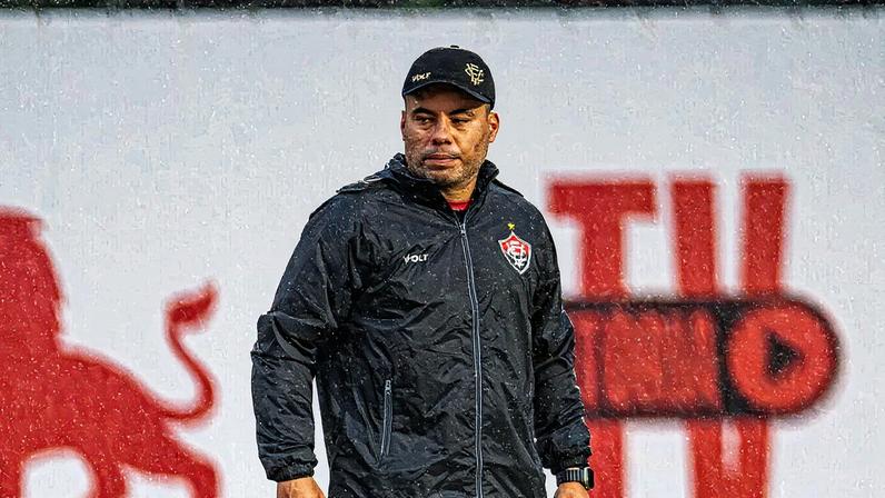 Treinador do Vitória, Jair Ventura também já comandou o Corinthians (Foto: Bruno Riganti/AGIF)