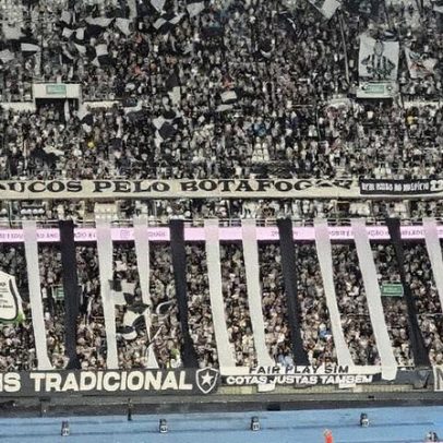 Torcida do Botafogo provoca Flamengo em festa no Nilton Santos